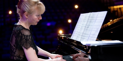 Fotogrāfijā pianiste Herta Hansena